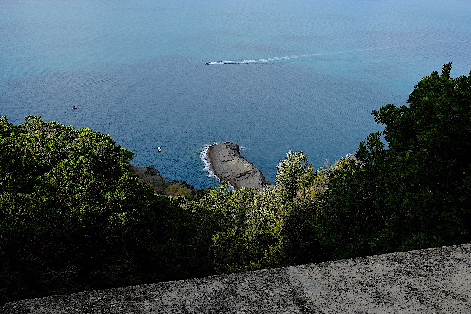 Punta Chiappa vista dalle ultime fortificazioni.